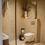 Naest - Authentic Escapes Old Town Apartment