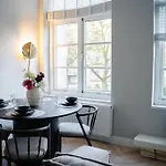 Naest - Authentic Escapes Old Town *