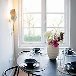 Naest - Authentic Escapes Old Town Apartment