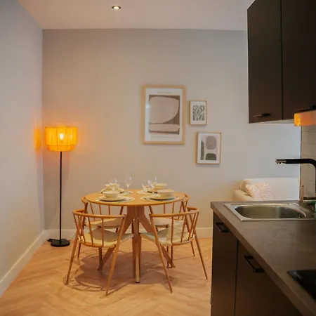 Naest - Authentic Escapes Old Town * نايميخين