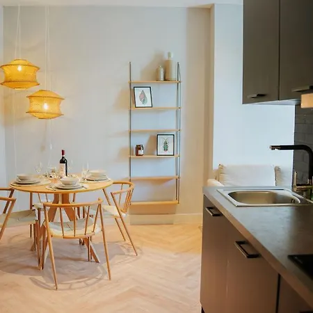 Naest - Authentic Escapes Old Town Апартаменты