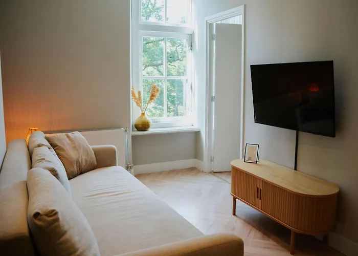 Naest - Authentic Escapes Old Town * نايميخين