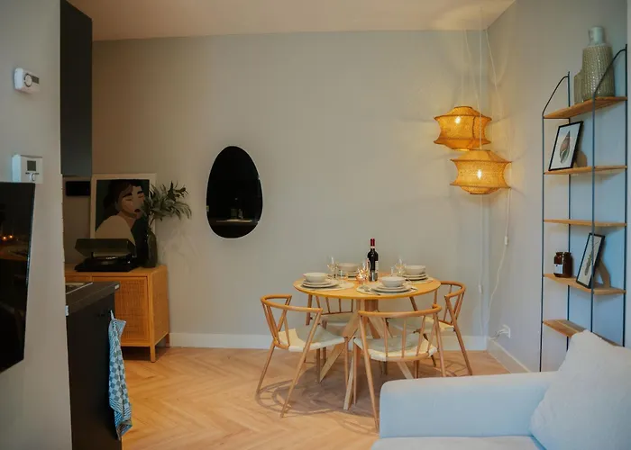 Naest - Authentic Escapes Old Town