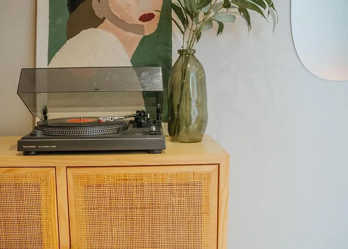 Naest - Authentic Escapes Old Town *