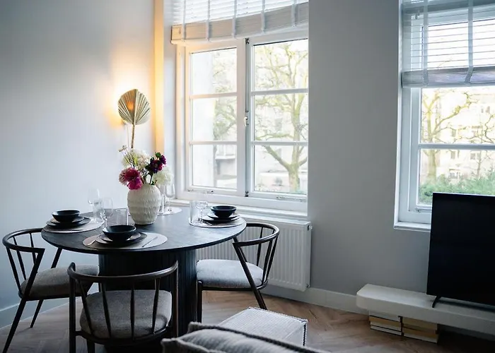 Naest - Authentic Escapes Old Town *