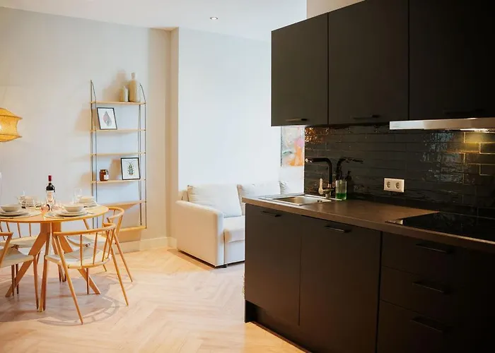 Naest - Authentic Escapes Old Town *